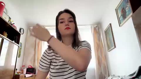 Snapshot of jacqulineatthowe chatting on 4, 7, 2026 Mila online show from 4, 7, 2026
