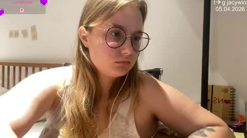 jacywinslat online show from 5, 4, 2026