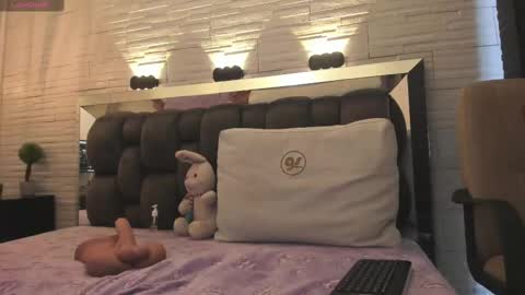  JADE  online show from 1, 10, 2025