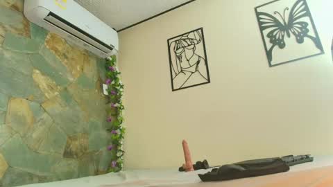 Snapshot of jade_roxx chatting on 7, 5, 2026 JADE online show from 7, 5, 2026