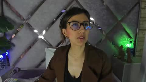 jade white  online show from 16, 1, 2026