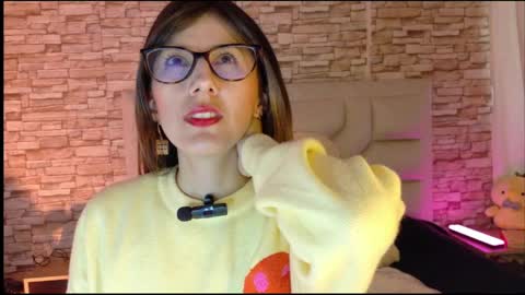 jade white  online show from 27, 4, 2026