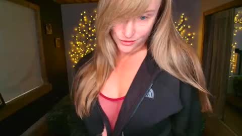 jadeamaryllis_ online show from 18, 4, 2026