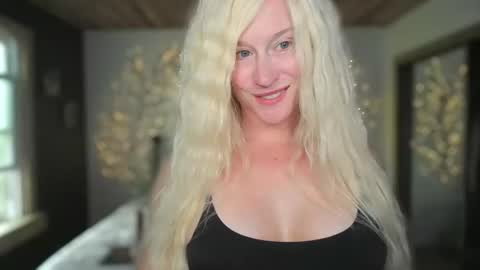 jadeamaryllis_ online show from 24, 4, 2026