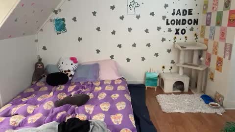 Jade online show from 6, 3, 2025