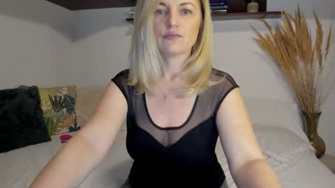 elena online show from 25, 3, 2026
