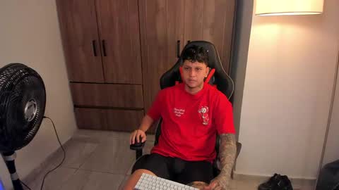 Snapshot of jake_pons chatting on 13, 5, 2026 Jake Pons online show from 13, 5, 2026