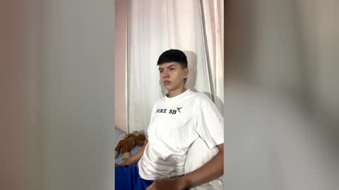 Snapshot of james_chez chatting on 25, 3, 2026 james_chez online show from 25, 3, 2026