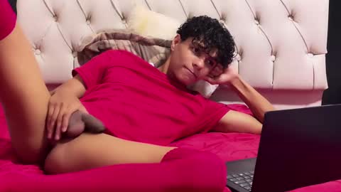 Snapshot of james_dreams_ chatting on 2, 3, 2025 James online show from 2, 3, 2025