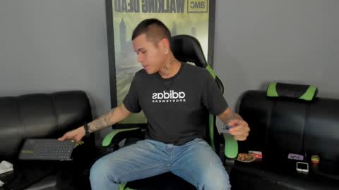 Snapshot of jamesinked_ chatting on 6, 1, 2025 Jamesinked online show from 6, 1, 2025