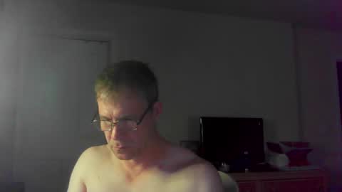 Snapshot of jamesjewels chatting on 1, 6, 2026 jamesjewels online show from 1, 6, 2026