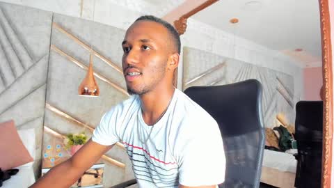 Snapshot of jamesparck chatting on 8, 1, 2025 James online show from 8, 1, 2025