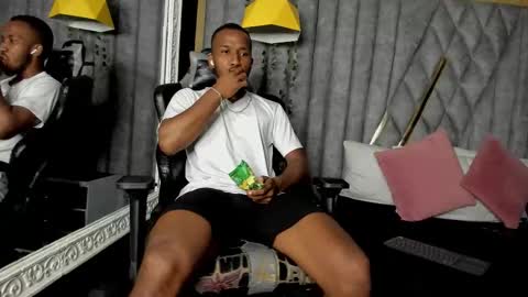 Snapshot of jamesparck chatting on 8, 3, 2026 James online show from 8, 3, 2026