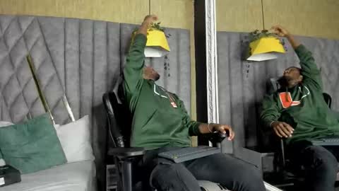 Snapshot of jamesparck chatting on 12, 3, 2026 James online show from 12, 3, 2026