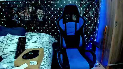 Javier online show from 2, 8, 2026