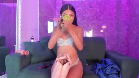 jazmiin_evans online show from 19, 4, 2026