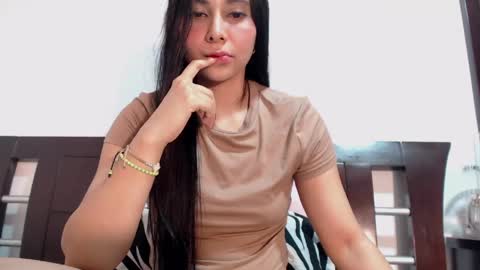 Luna Sofa online show from 6, 5, 2026