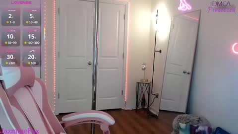 Jazmine Fox online show from 5, 3, 2026