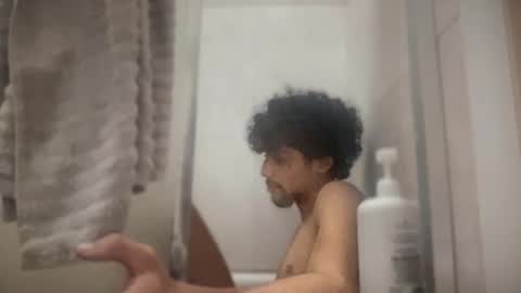 Snapshot of jbloxs chatting on 14, 11, 2025 Royal Family online show from 14, 11, 2025