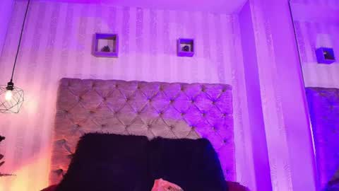 Jeanne Holland online show from 21, 7, 2026