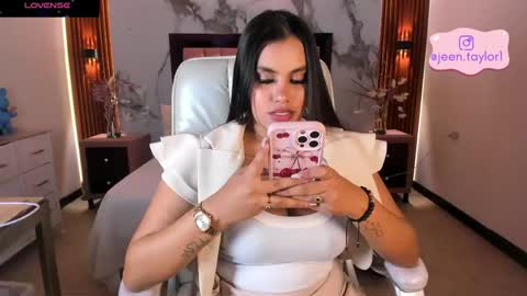 Jeen Taylor online show from 25, 4, 2026