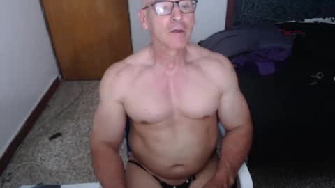 Snapshot of jefmuscletw chatting on 19, 5, 2026 brayam online show from 19, 5, 2026