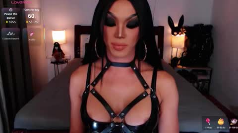 Queen Jenifer online show from 28, 10, 2025