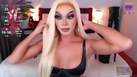 Snapshot of jenifers_body chatting on 23, 6, 2026 Queen Jenifer online show from 23, 6, 2026