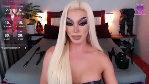 Snapshot of jenifers_body chatting on 23, 7, 2026 Queen Jenifer online show from 23, 7, 2026