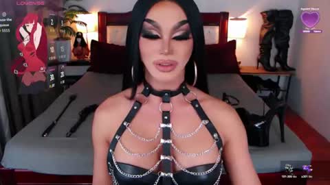 Snapshot of jenifers_body chatting on 25, 7, 2026 Queen Jenifer online show from 25, 7, 2026