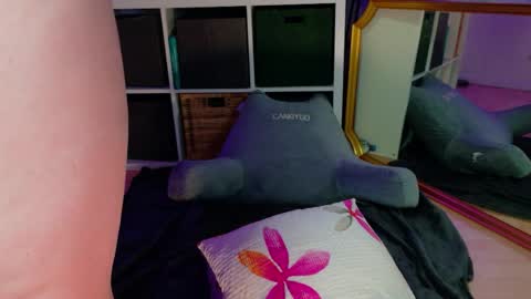 Snapshot of jenna_sxy19 chatting on 9, 6, 2026 jennasxy19 online show from 9, 6, 2026