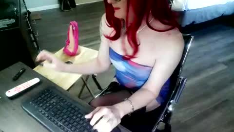 Jenna Cross online show from 9, 3, 2025