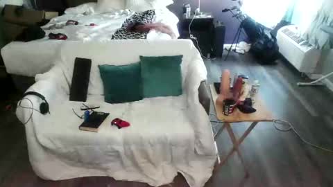 Jenna Cross online show from 1, 11, 2025