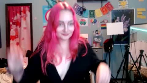 Jennifer Gwen online show from 18, 11, 2025