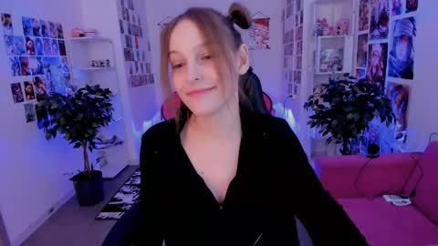 jenniferkiim online show from 22, 10, 2025