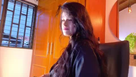 Jennifer vega  online show from 22, 4, 2026