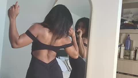 Snapshot of jennmullatta_ chatting on 18, 11, 2025 Jenn online show from 18, 11, 2025