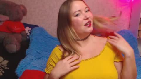 Snapshot of jenny_oliviawow chatting on 18, 11, 2025 All the most interesting in private. my room for my smile online show from 18, 11, 2025