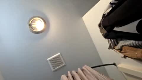 Snapshot of jerbonezgood chatting on 22, 4, 2026 Lous online show from 22, 4, 2026