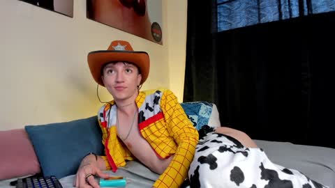 jero independent model online show from 15, 1, 2025