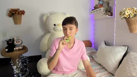 jero independent model online show from 2, 3, 2026