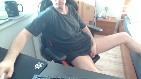 Boy likes daddies online show from 13, 1, 2025