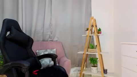 bella  adams online show from 12, 2, 2025