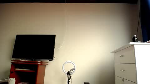 Yessik Rodriguez online show from 4, 3, 2026