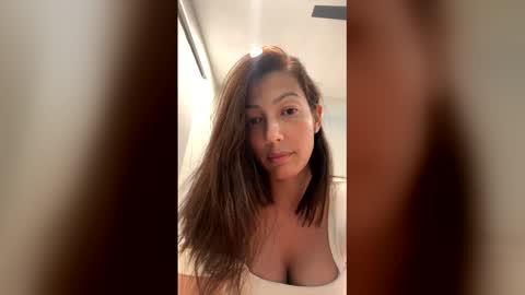Snapshot of jessi_dreams chatting on 10, 5, 2026 Jessica Gomez online show from 10, 5, 2026
