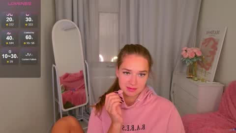 Snapshot of jessiestarz chatting on 1, 10, 2025 Jessi online show from 1, 10, 2025