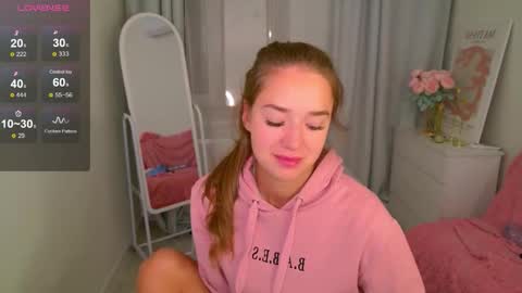 Snapshot of jessiestarz chatting on 4, 10, 2025 Jessi online show from 4, 10, 2025