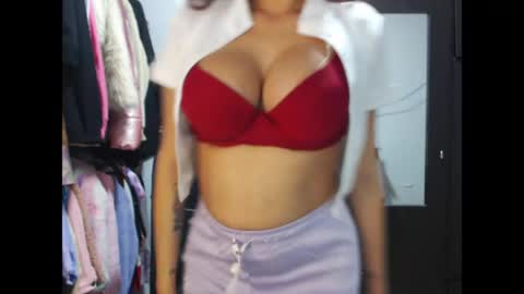 Snapshot of jessyllyn chatting on 8, 5, 2026 Jessy online show from 8, 5, 2026