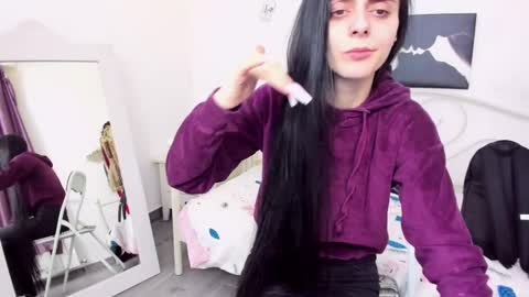 Snapshot of jessystarrr chatting on 4, 3, 2025 Jessy online show from 4, 3, 2025