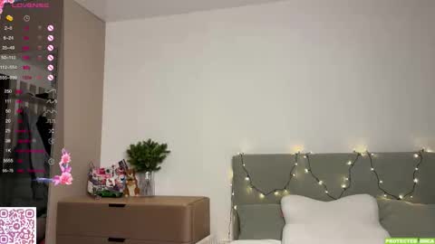 Mona online show from 15, 12, 2025